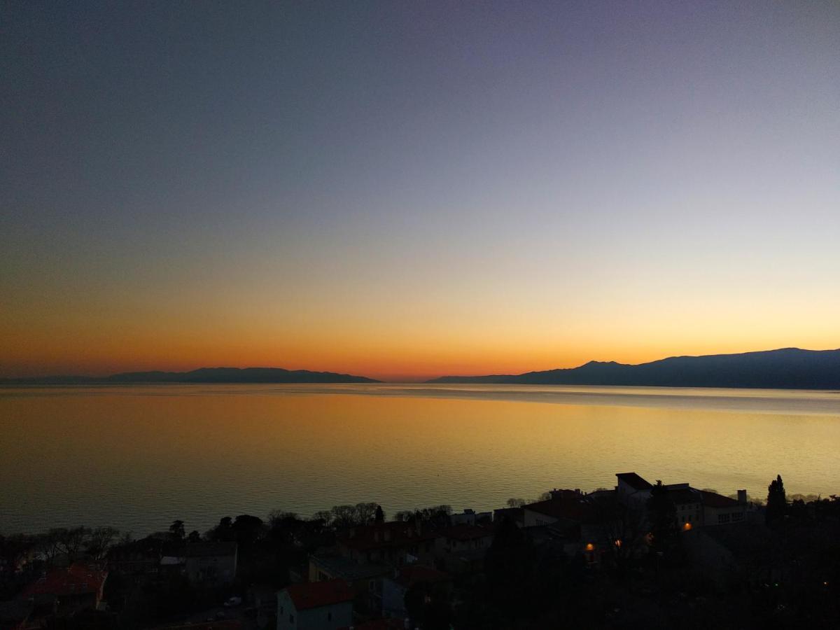 With View In Apartment