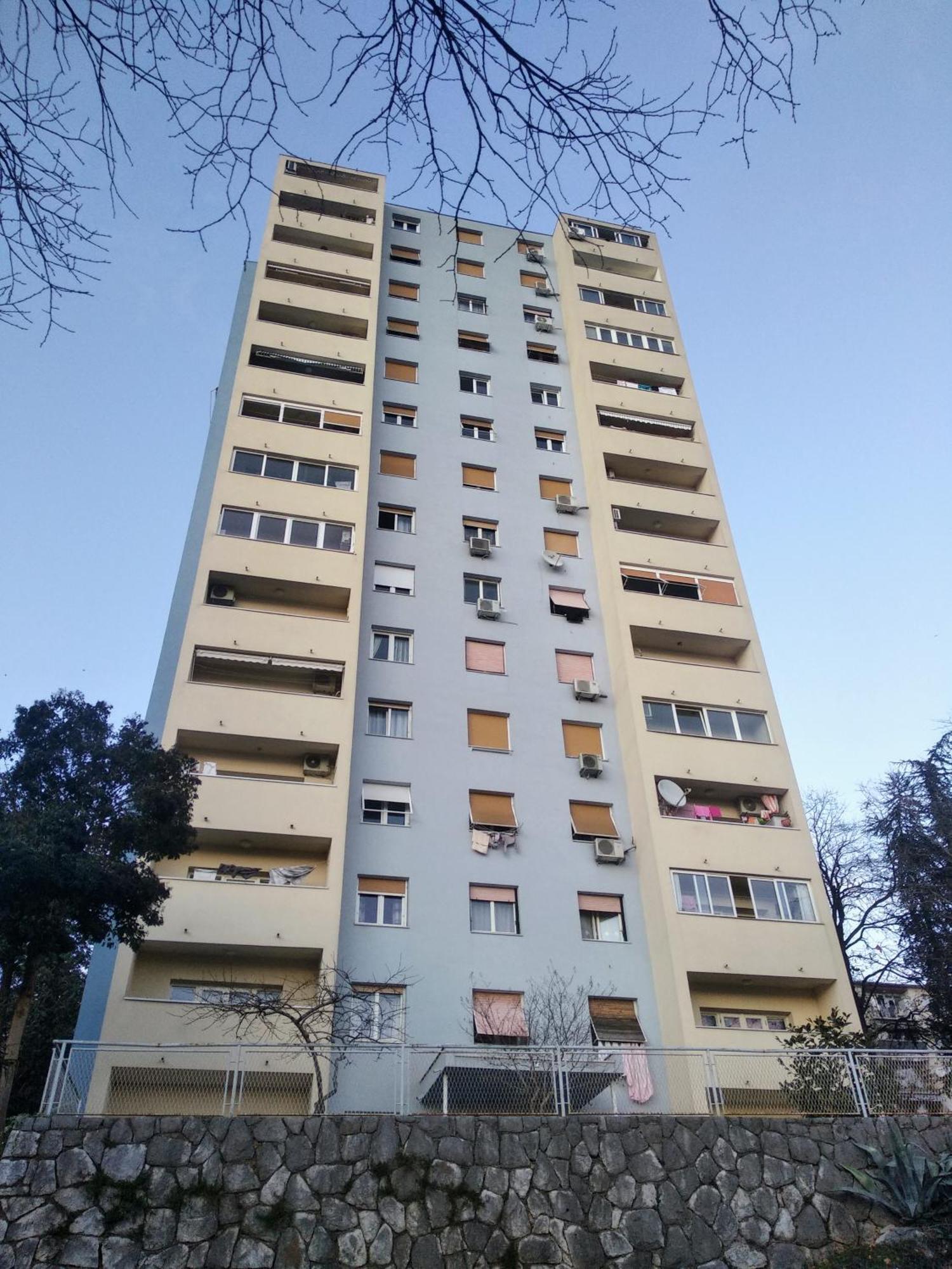 With View In Apartment *